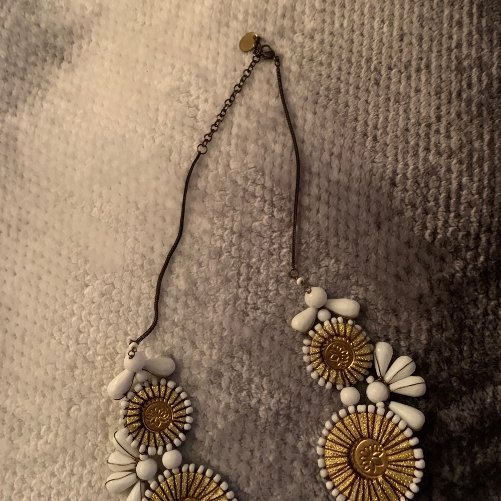 White Statement Necklace - Picture 5 of 7